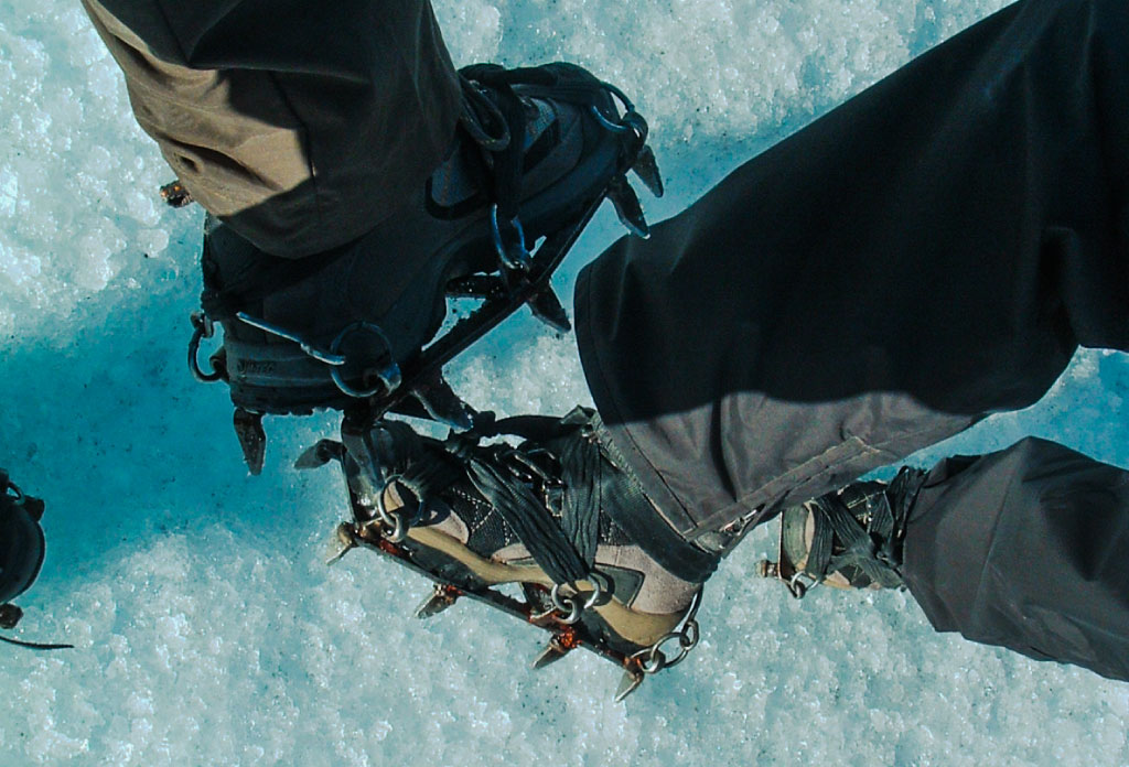 crampons qui sont utilisés lors de l’activité de marcher sur le glacier Perito Moreno