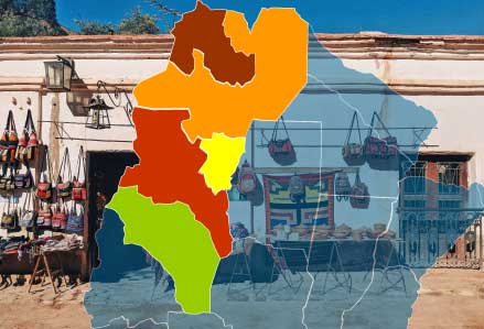 dessin d'une carte de l'argentine avec les provinces du nord-ouest surlignées en couleur. Derrière une photo d'un magasin avec différents portefeuilles.