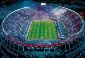 photo aerienne d'un stade de football